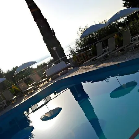 Captain's Apts 2*