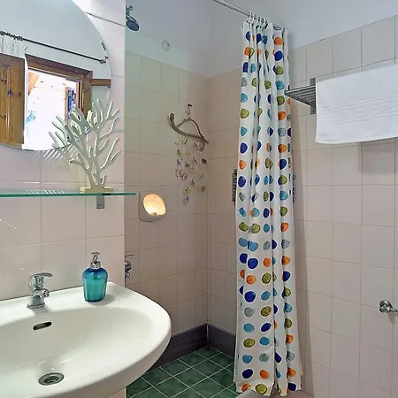Captain's Apts 2* Barbati